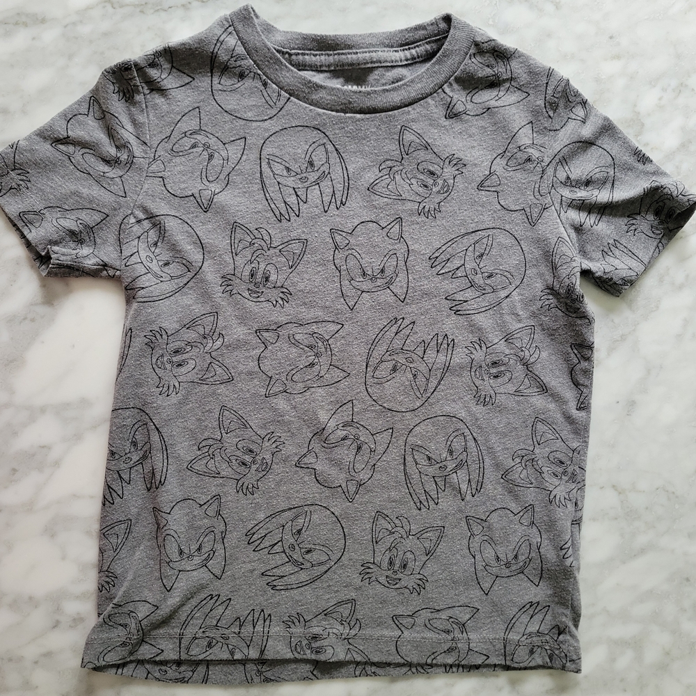 Size 5 Boys Sonic TShirt Old Navy Gray Kids' T-Shirt with Character Pattern